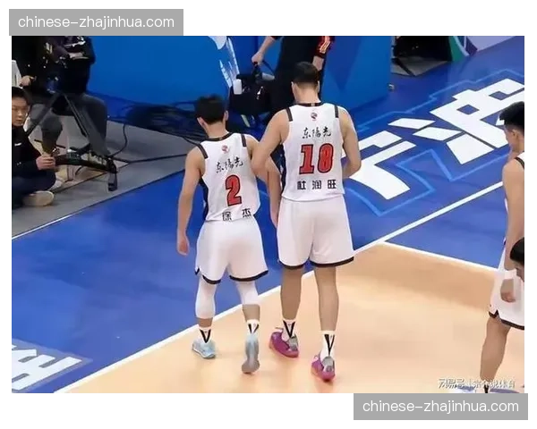 广东队内线轮番陷入犯规麻烦 对阵宁波暴露防守端过度协防 广东队内线轮番陷入犯规麻烦 对阵宁波暴露防守端过度协防